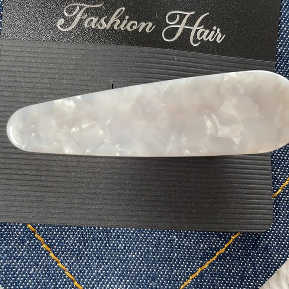 3/$10 Faux Mother of Pearl Hair Clip - Picture 2 of 3